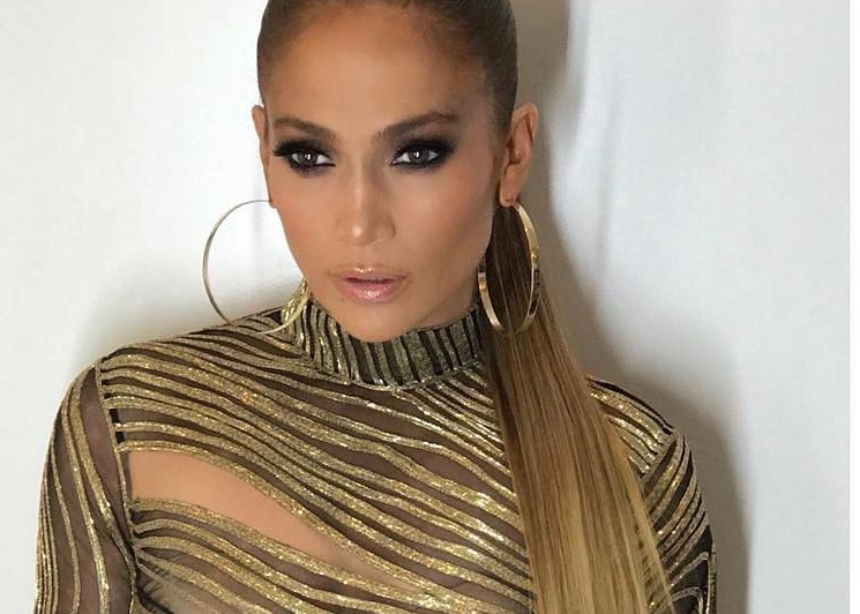 Πιο sexy από ποτέ στα 50α γενέθλια της η JLo. Δες τι φόρεσε