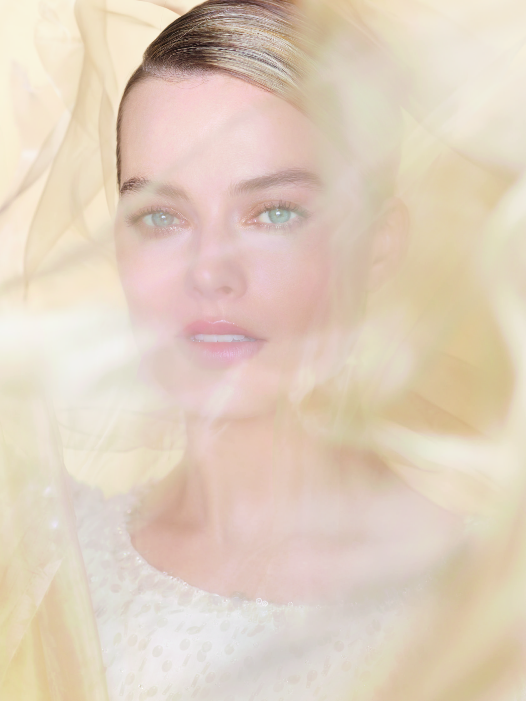 Η Margot Robbie είναι το πρόσωπο του νέου αρώματος Gabrielle Chanel Essence!