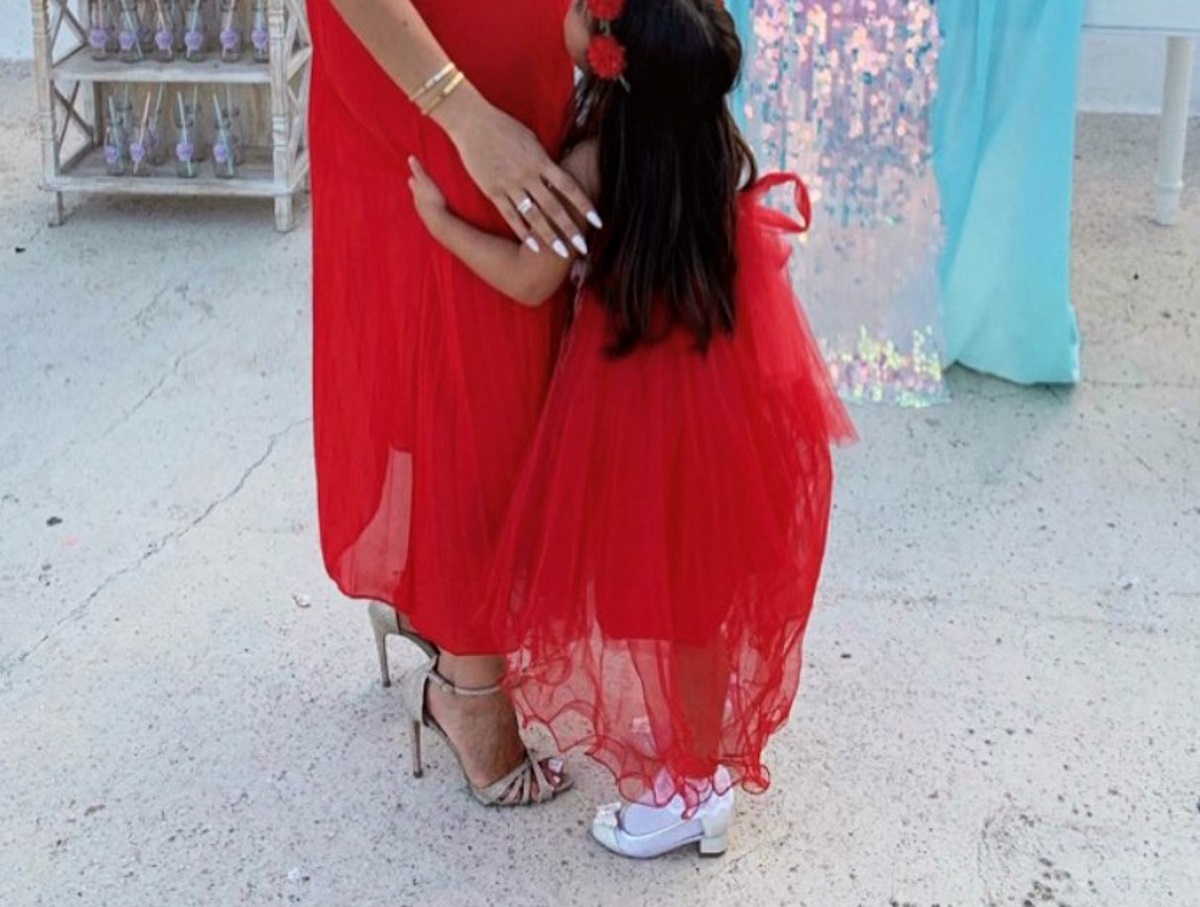 Ελληνίδα celebrity επέλεξε γόβες με τακούνι για την τετράχρονη κόρη της!