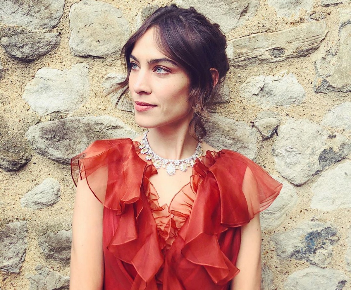 Δύσκολες ώρες για την Alexa Chung – Αποκάλυψε ότι πάσχει από ενδομητρίωση