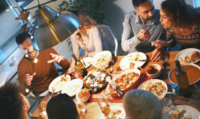 Το βραδινό φαγητό παχαίνει τελικά;