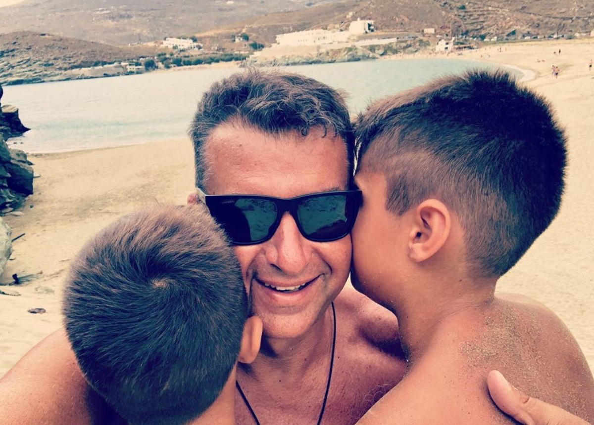 Γιώργος Λιάγκας: Διακοπές στην Τήνο με τους γιους του! [pics]