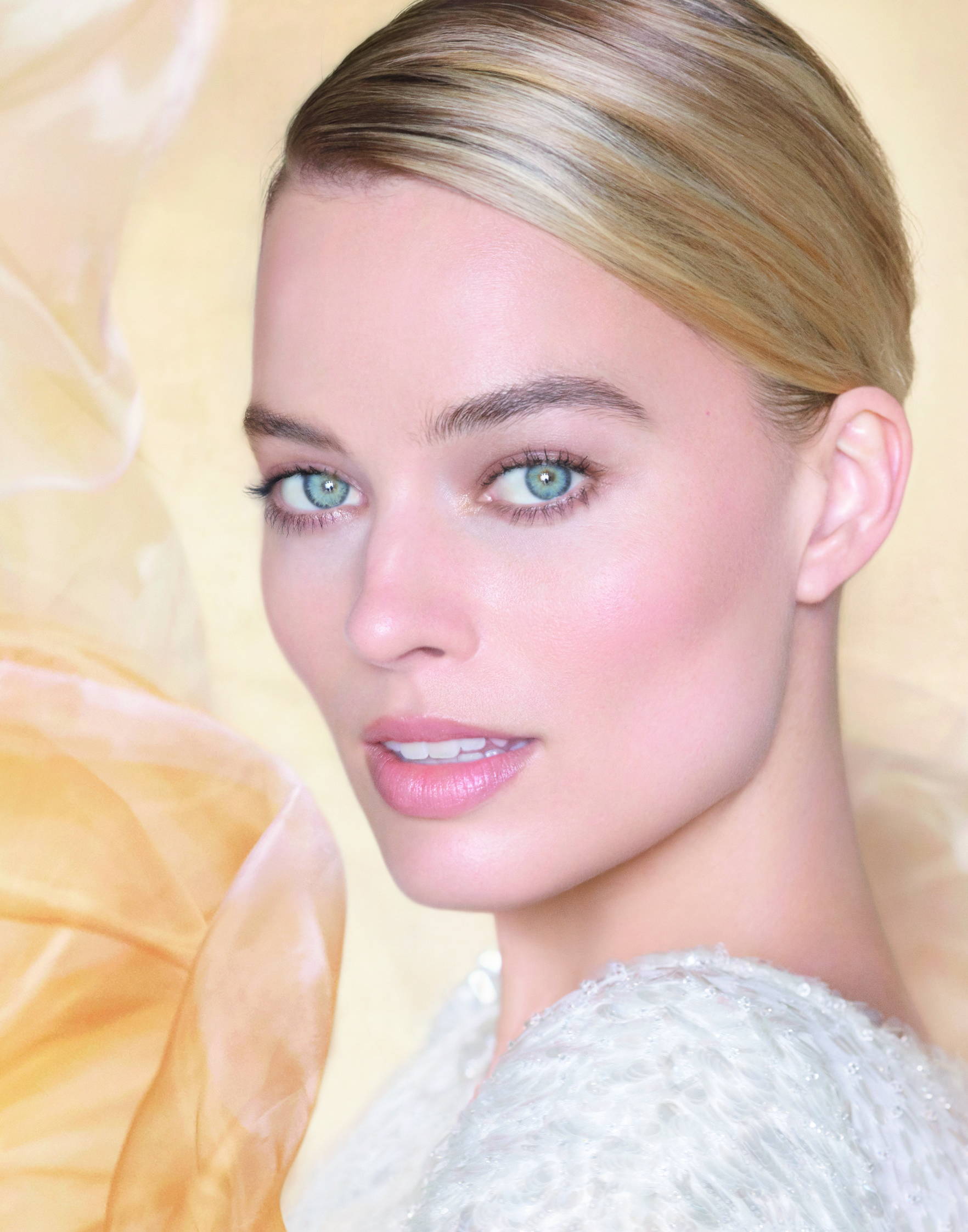 Το νέο φιλμ για το Gabrielle Chanel Essence με πρωταγωνίστρια την Margot Robbie είναι μαγικό!