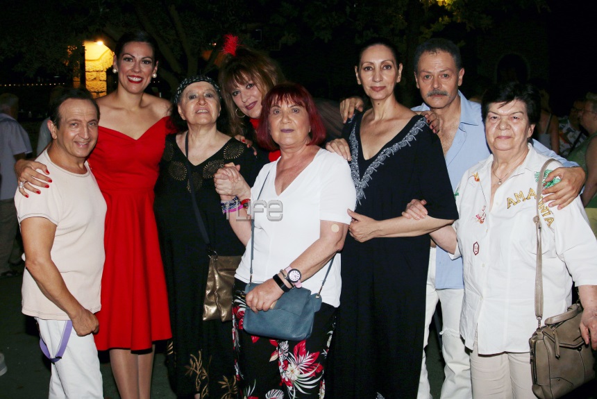 Μάρθα Καραγιάννη: Σπάνια δημόσια εμφάνιση για την αγαπημένη ηθοποιό του ελληνικού σινεμά! (εικόνες)