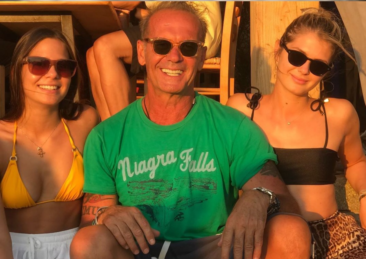 Πέτρος Κωστόπουλος: Διακοπές με τις κούκλες κόρες του! [pics]