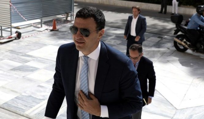 Βασίλης Κικίλιας: Με έξοδα του υπουργείου Υγείας η αποκατάσταση του εγκαυματία εθελοντή πυροσβέστη
