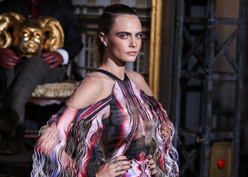 H Cara Delevingne έκανε μία Haute Couture εμφάνιση που αξίζει να δεις!