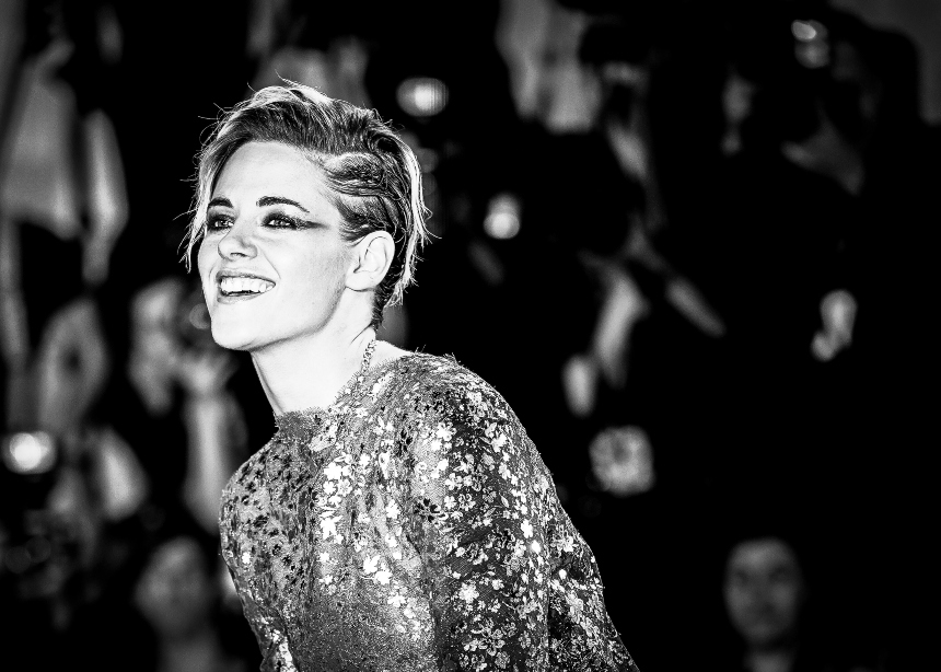 Η Kristen Stewart με εντυπωσιακή εμφάνιση στο Φεστιβάλ Βενετίας