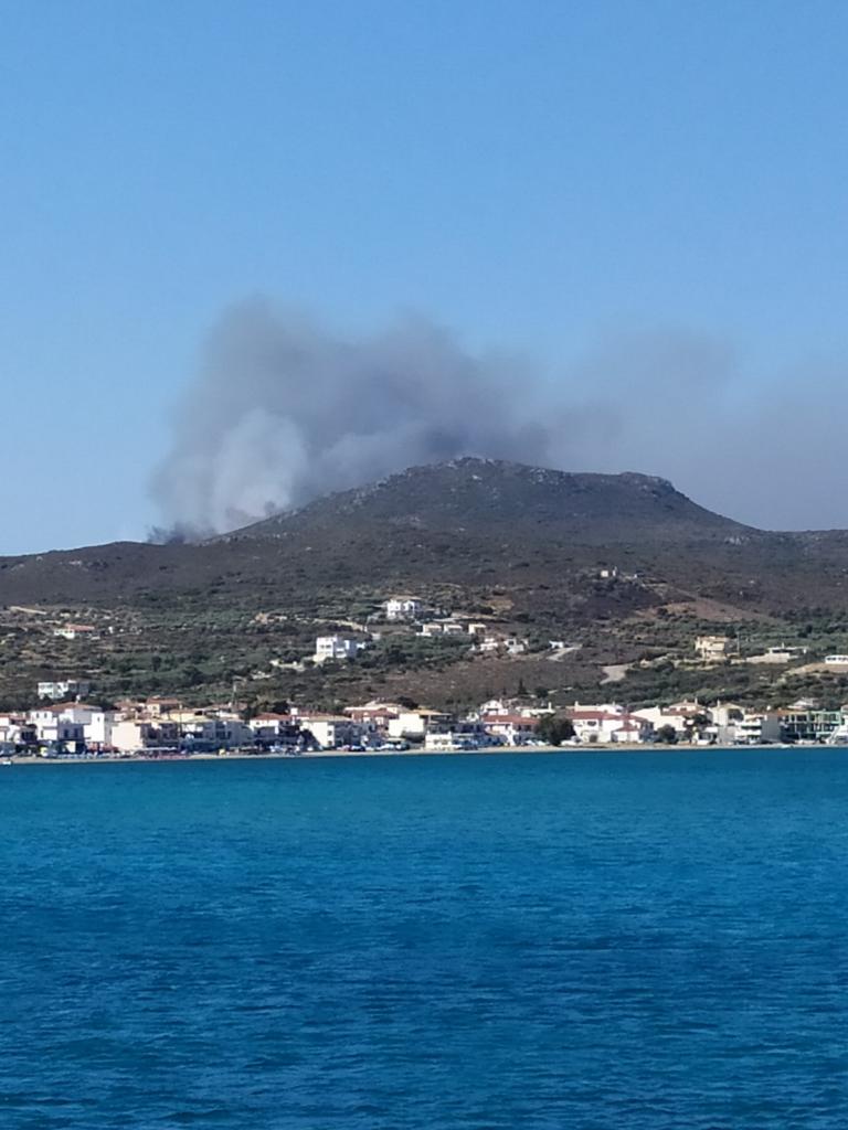 Ελαφόνησος: Σε εξέλιξη μεγάλη φωτιά – Εκκενώνεται το «Camping»!