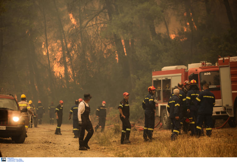 Φωτιά Εύβοια: Εκκενώνονται δύο χωριά