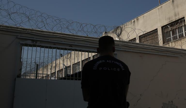 Aυτοκτόνησε φρουρός στις φυλακές Κορυδαλλού μπροστά στα μάτια των συναδέλφων του