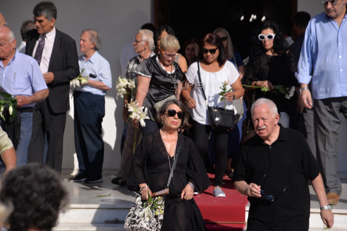 Δημήτρης Λυμπερόπουλος: Το τελευταίο αντίο στον βετεράνο δημοσιογράφο στο Κοιμητήριο του Π. Φαλήρου
