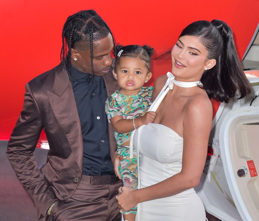 Kylie Jenner – Travis Scott: Η πρώτη δημόσια εμφάνιση σε κόκκινο χαλί με την 18 μηνών κόρη τους! [pics]