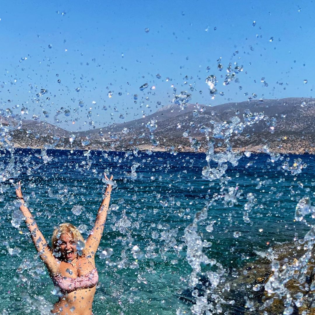 Νάνσυ Παραδεισανού: “Ξαναχτυπά” με τις πιο αισθησιακές φωτογραφίες στην παραλία!
