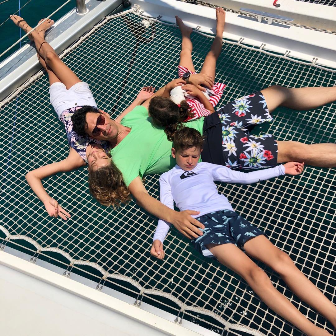 Σάκης Ρουβάς: Στη θάλασσα για paddleboard με τα τέσσερα παιδιά του! Φωτογραφία