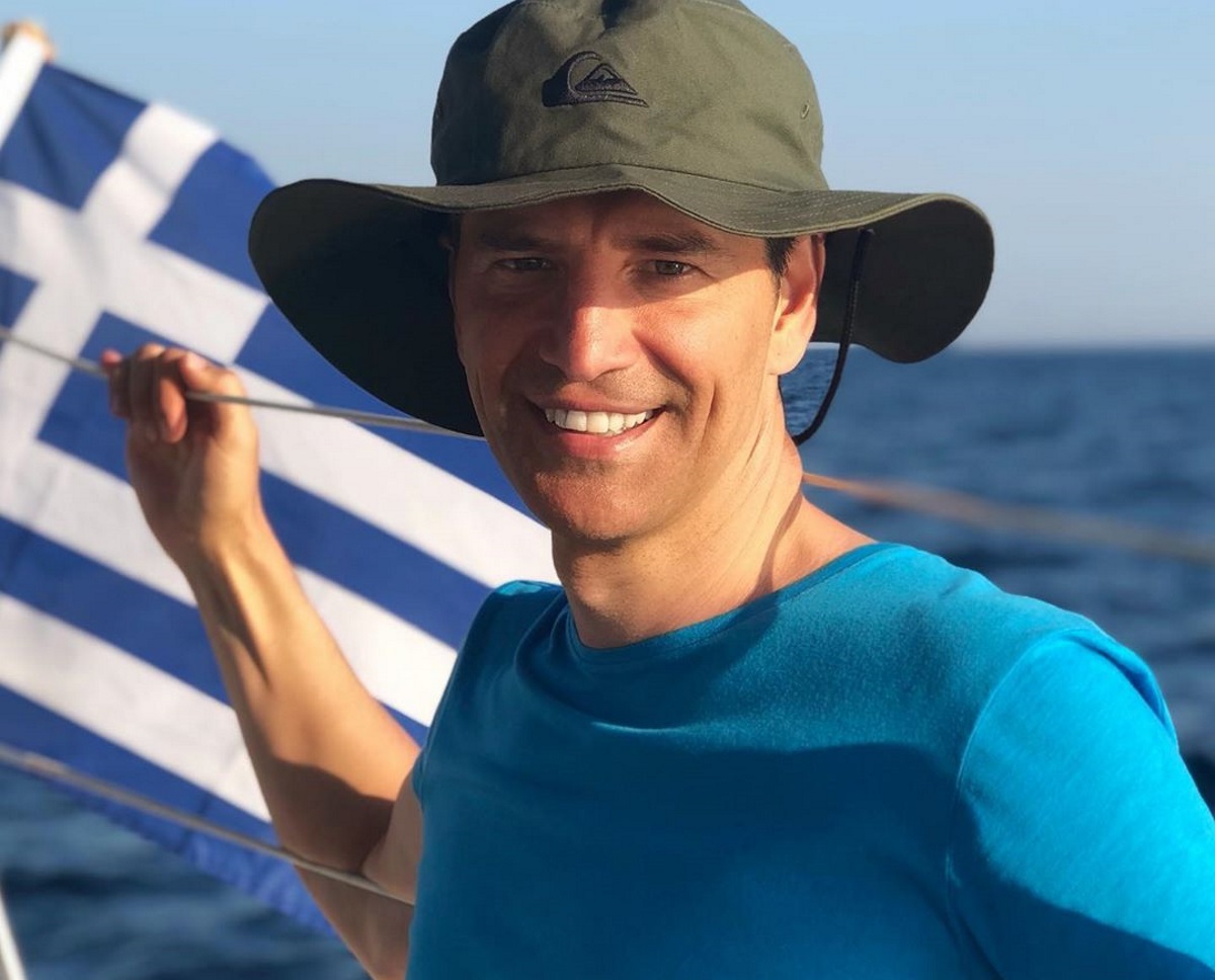 Σάκης Ρουβάς: Το απίστευτο βίντεο από τις διακοπές του στην Ελούντα της Κρήτης!