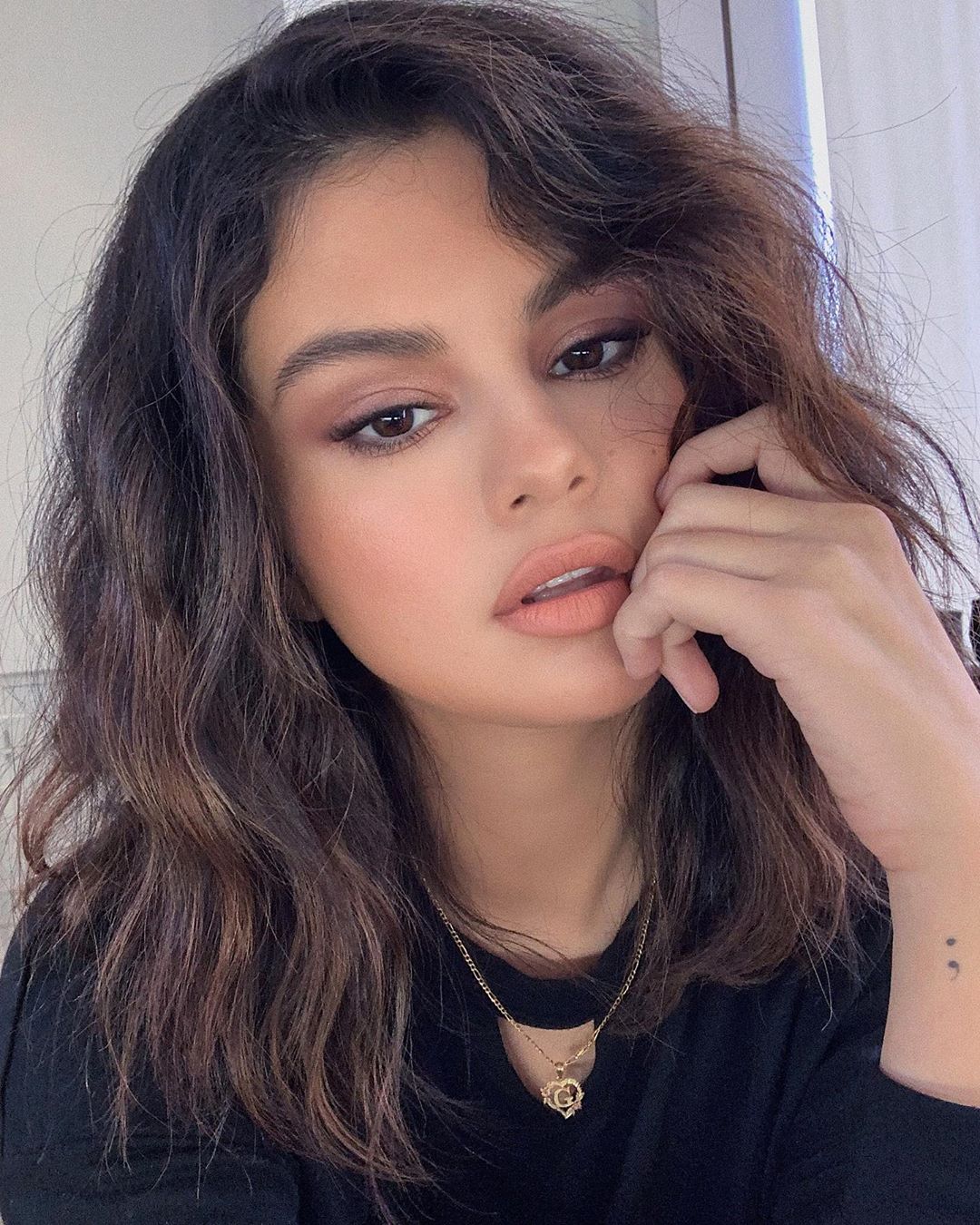 Another day another inspo! Το μανικιούρ που μας προτείνει η Selena Gomez για το φθινόπωρο!