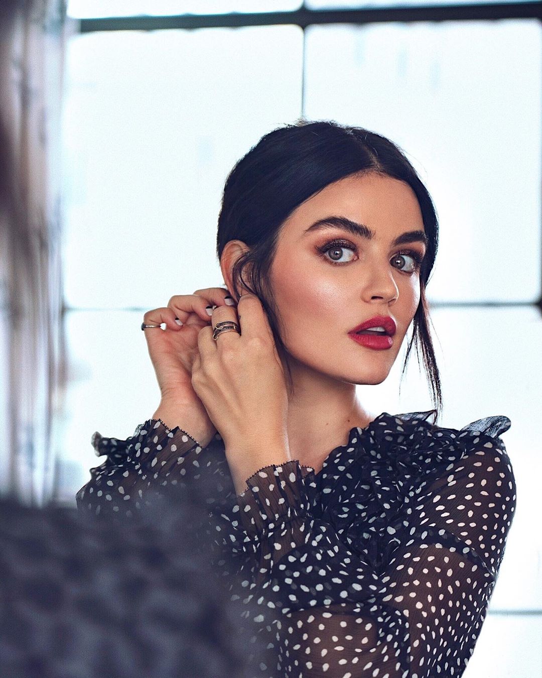 Το μανικιούρ της Lucy Hale αξίζει μια πιο προσεκτική ματιά!