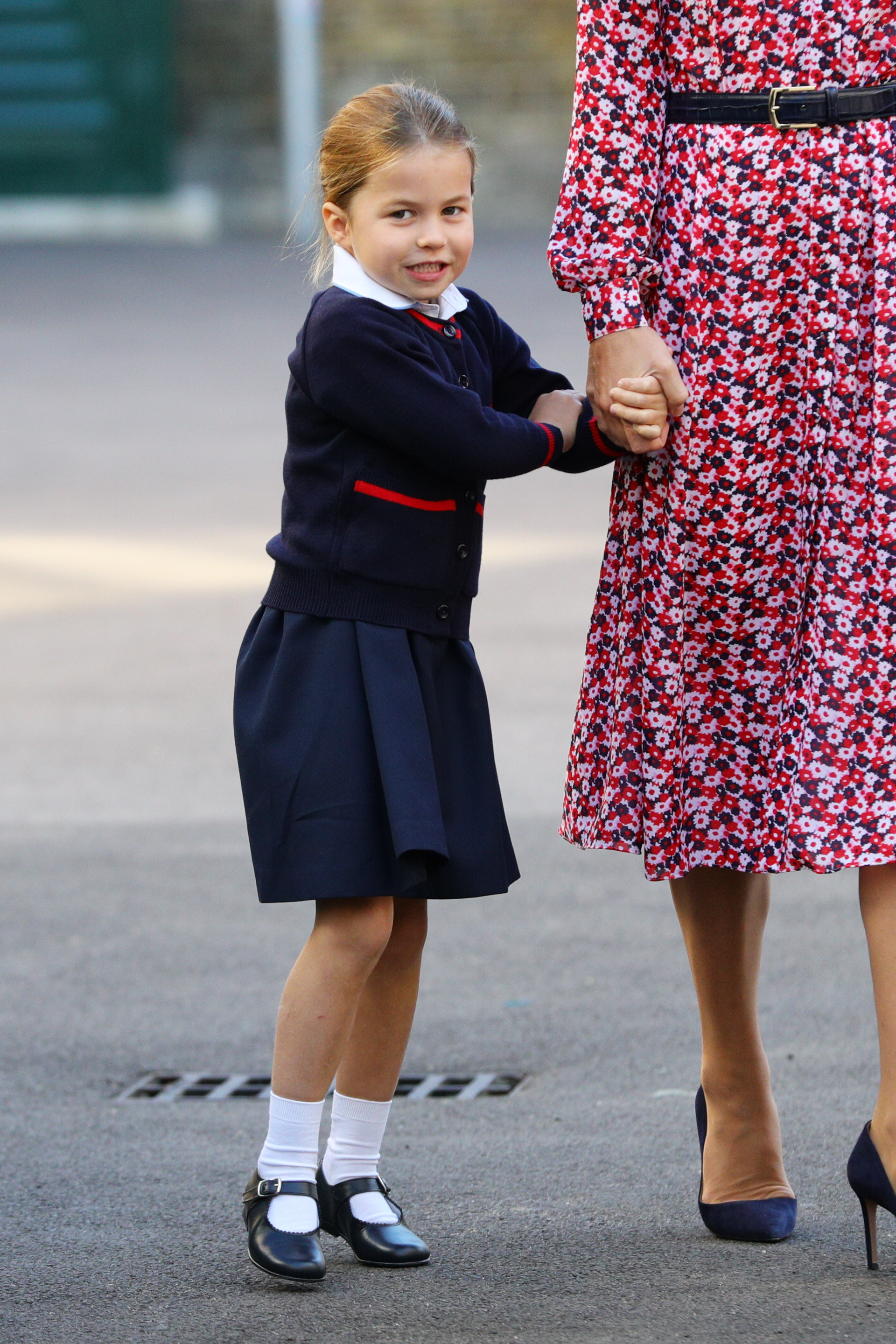 Η πριγκίπισσα Charlotte πήγε πρώτη μέρα στο σχολείο αλλά όλοι μιλούσαν για τα… νέα μαλλιά της Kate Middleton!