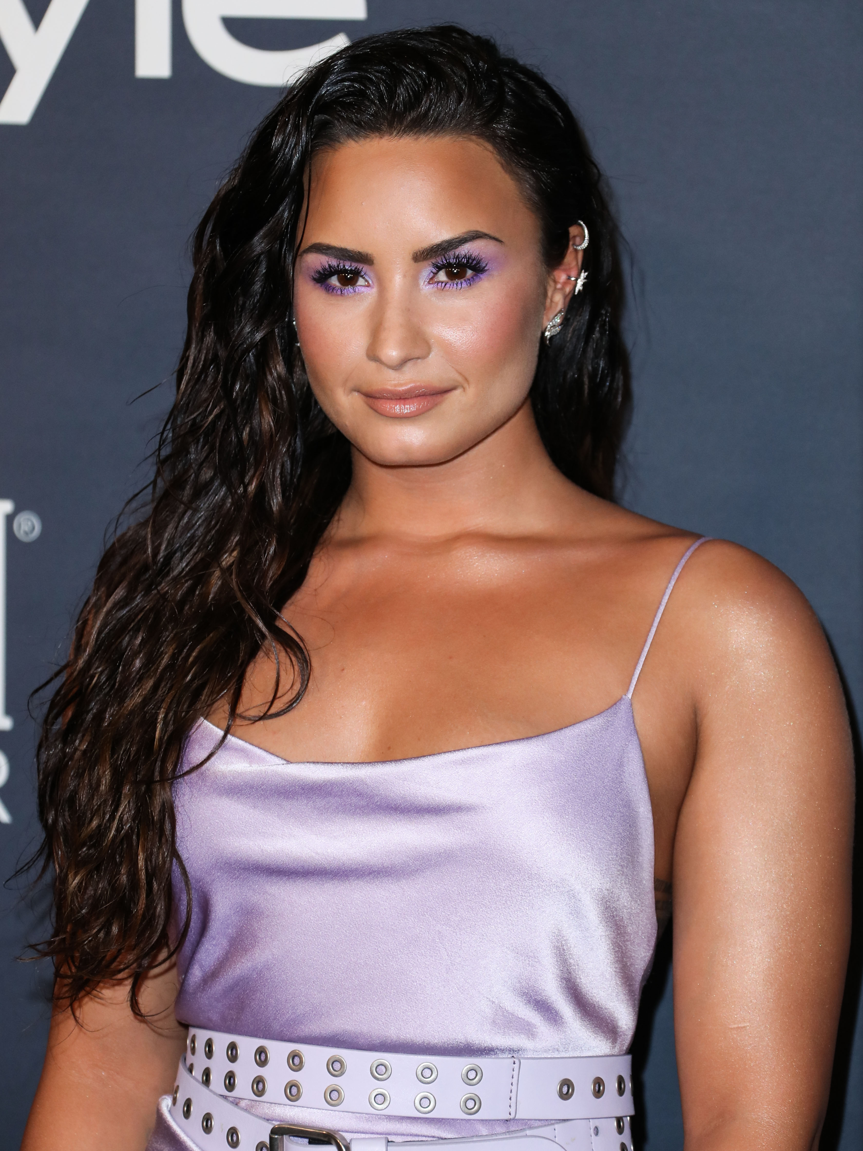 Η Demi Lovato έκοψε τα μαλλιά της καρέ και τα έβαψε… πράσινα!