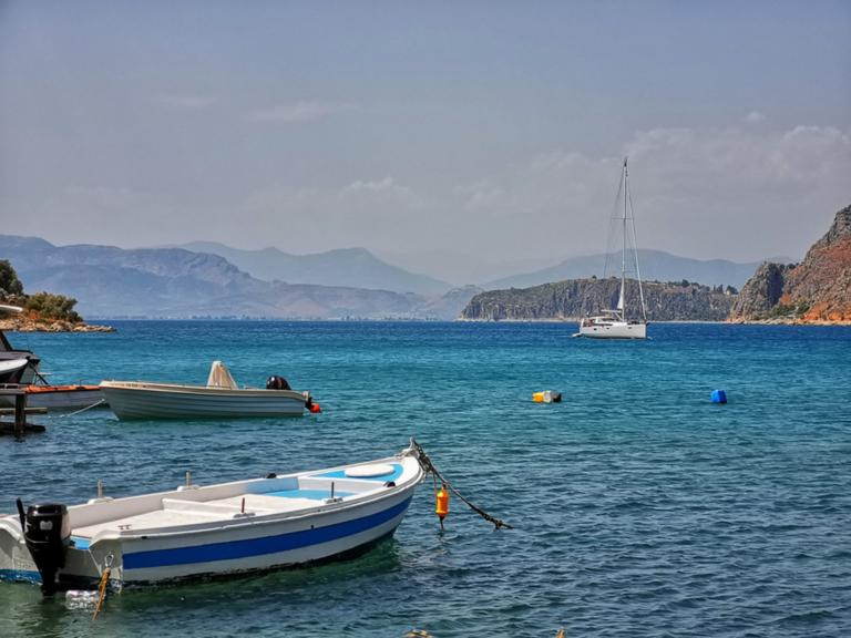 Καιρός αύριο: Μελτέμια και ζέστες – Σε ποιες περιοχές θα βρέξει