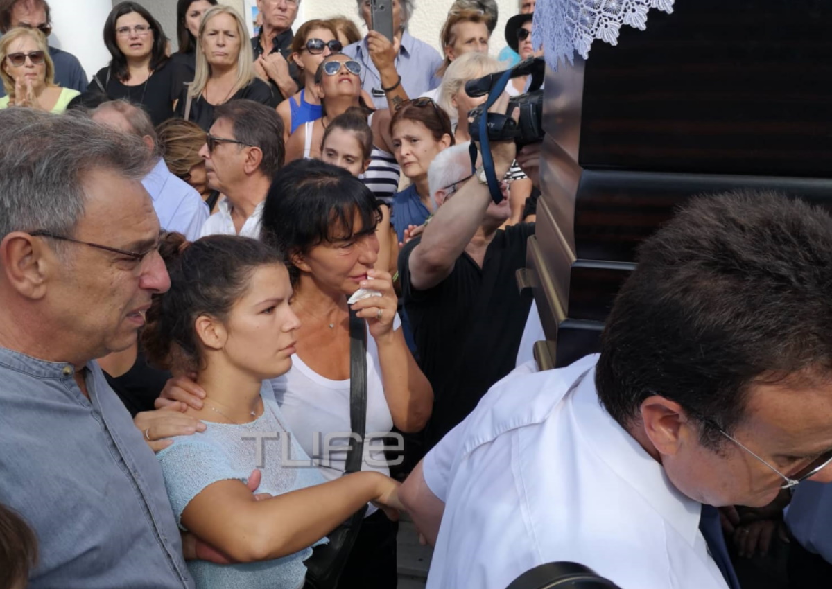 Μαρία Κλάρα Μαχαιρίτσα: Συγκινεί το νέο μήνυμα για τον πατέρα της, δύο εβδομάδες μετά την κηδεία του