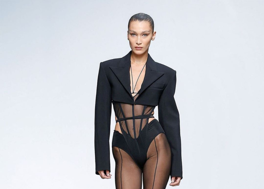 OMG!H Bella Hadid στο show του Μugler είναι so sexy!
