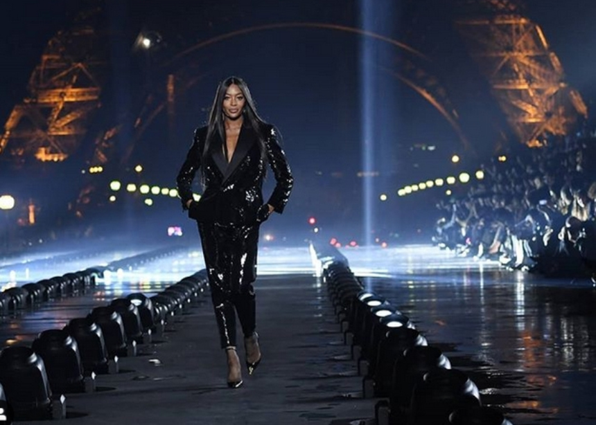 To φαντασμαγορικό show του Saint Laurent κάτω από τον πύργο του Eiffel!