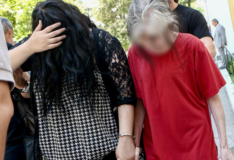 Πετρούπολη: Συγκλονίζουν οι καταθέσεις για την παιδοκτονία – «Είδα το μωρό μέσα στα σκουπίδια»