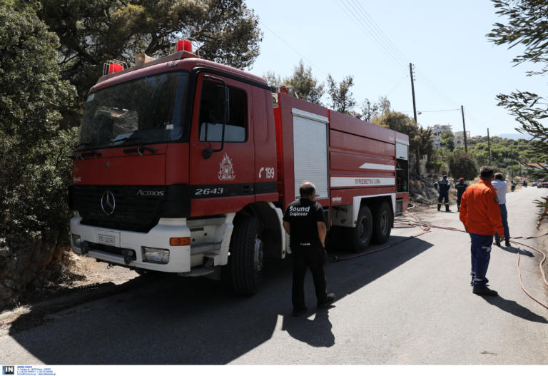 Φωτιά στις Αχαρνές! Διέκοψαν την κυκλοφορία στη Λεωφόρο Δημοκρατίας