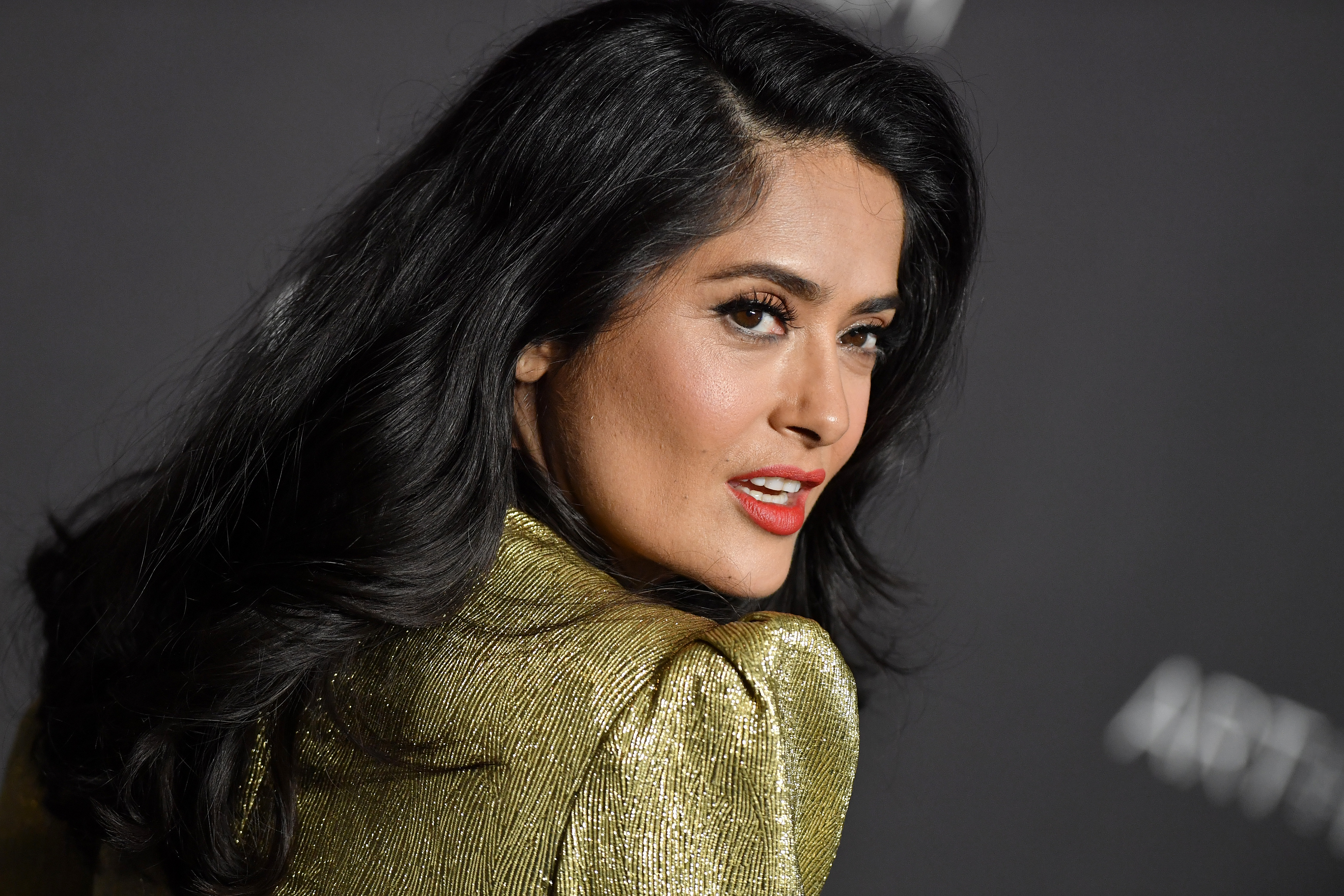 Πώς είναι η Salma Hayek, ετών 53, χωρίς μακιγιάζ; Μόλις μας έδειξε!