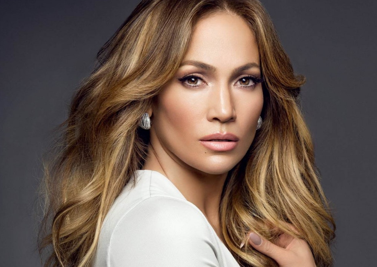 Jennifer Lopez: Πέταξε τα ρούχα της για το εξώφυλλο του νέου της single!