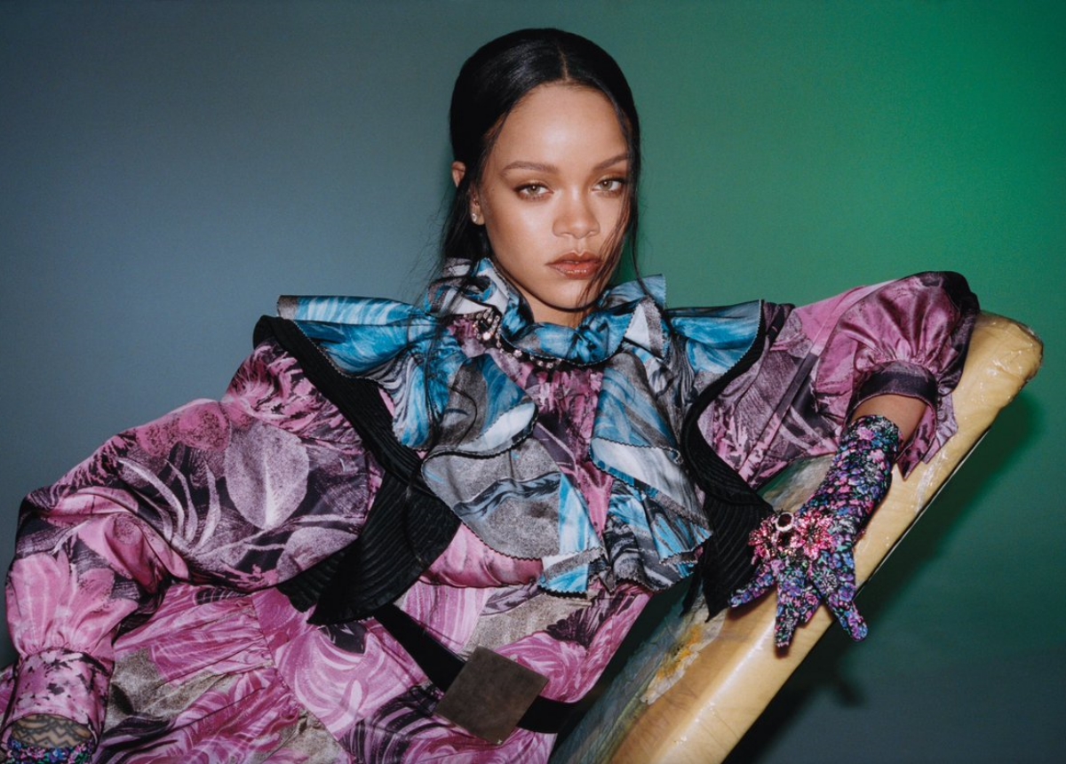 Rihanna: Αυτοβιογραφία 504 σελίδων για τη διάσημη τραγουδίστρια!          
