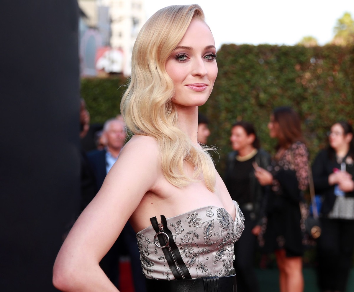 Η Sophie Turner αποδοκιμάζει τις Influencers του Instagram!