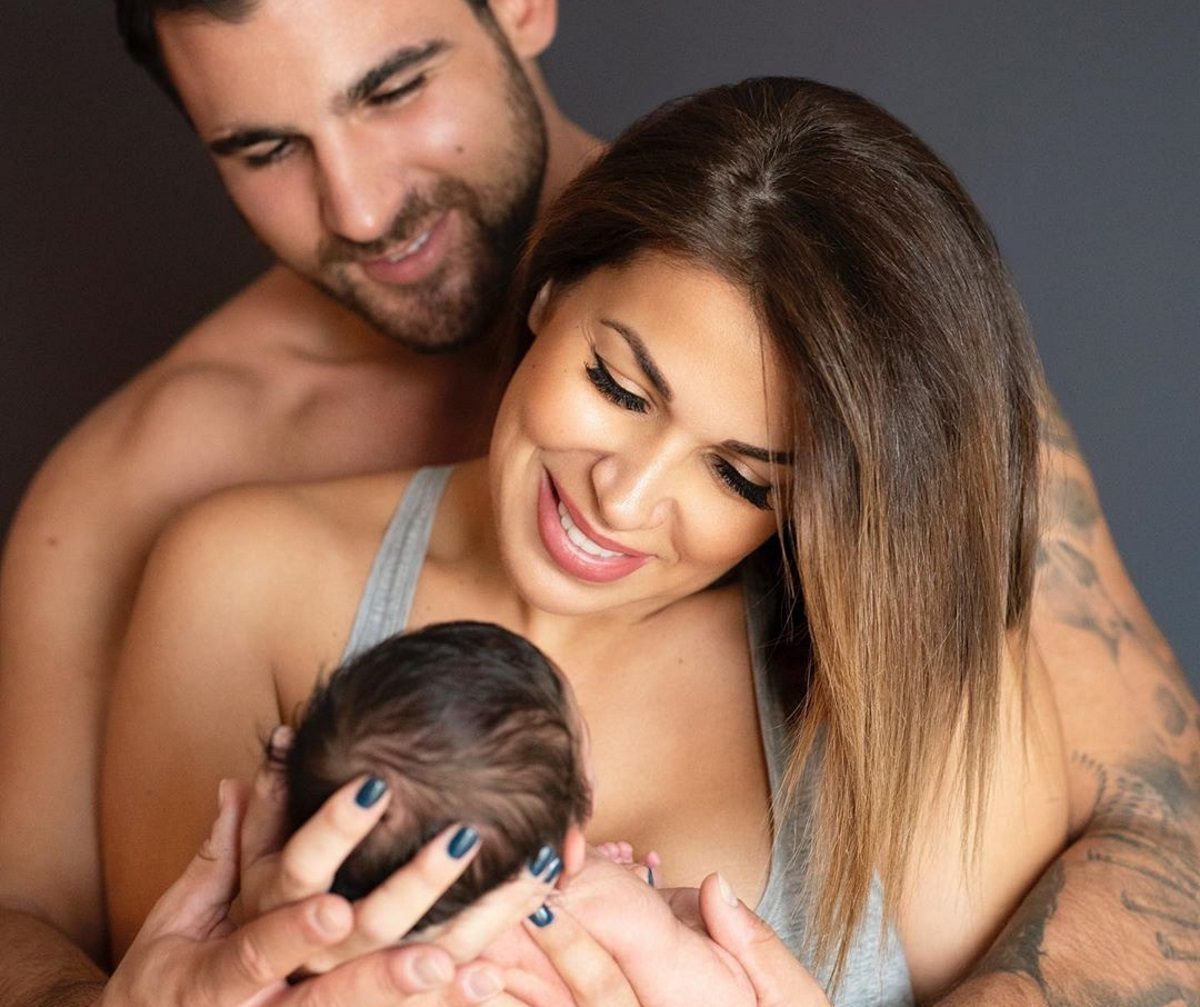 Ελένη Χατζίδου και Ετεοκλής Παύλου φωτογραφίζονται με την 3 μηνών κόρη τους! Δες για πρώτη φορά το πρόσωπό της | tlife.gr