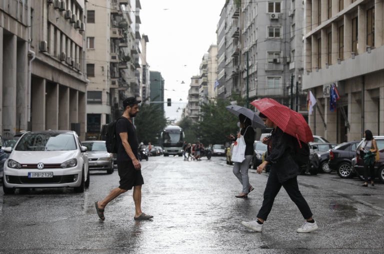 Καιρός: Θα παρουσιάσει βελτίωση το Σάββατο – Υποχωρούν οι καταιγίδες