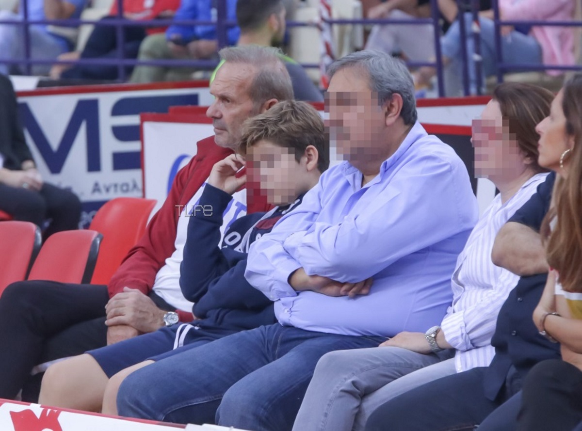 Πέτρος Κωστόπουλος: Χαλαρές στιγμές με τον γιο του Μάξιμο στο γήπεδο! [pics]