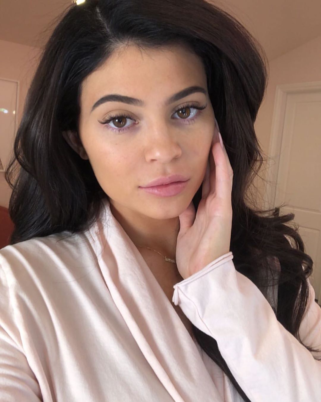 Η Kylie Jenner μόλις κυκλοφόρησε δύο νέα προϊόντα skincare και παραδόξως δεν είναι ακόμη sold out!