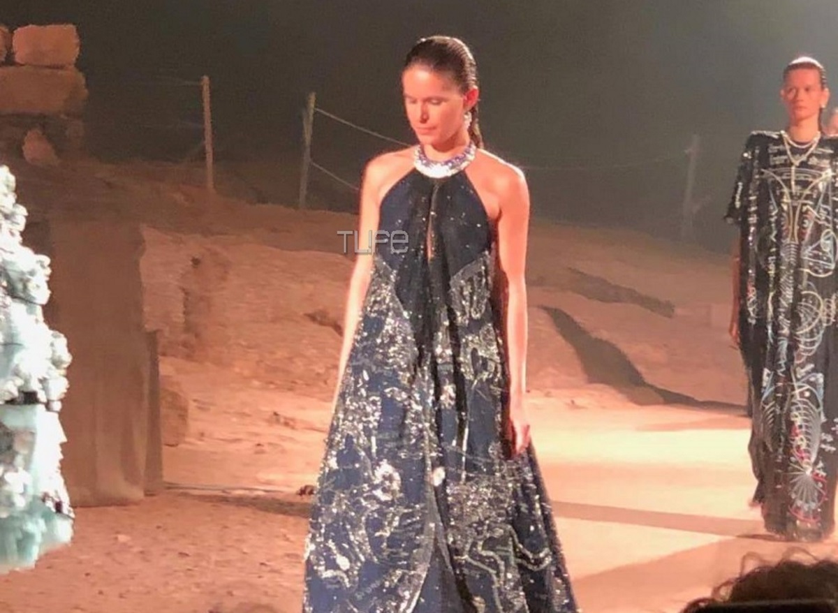 Η Ευγενία Νιάρχου περπάτησε στο catwalk του φαντασμαγορικού show της Μαίρης Κατράντζου! [pics,vid]