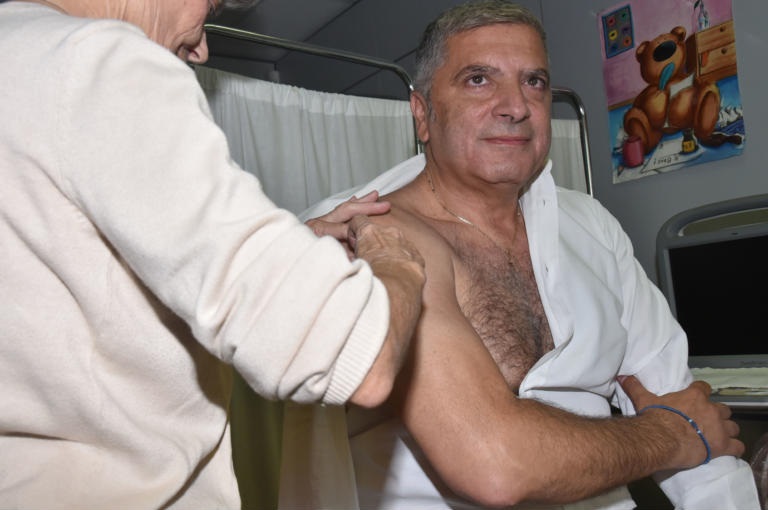Αντιγριπικό εμβόλιο έκανε ο Γιώργος Πατούλης για να δώσει το μήνυμα του εμβολισμού κατά του ιού