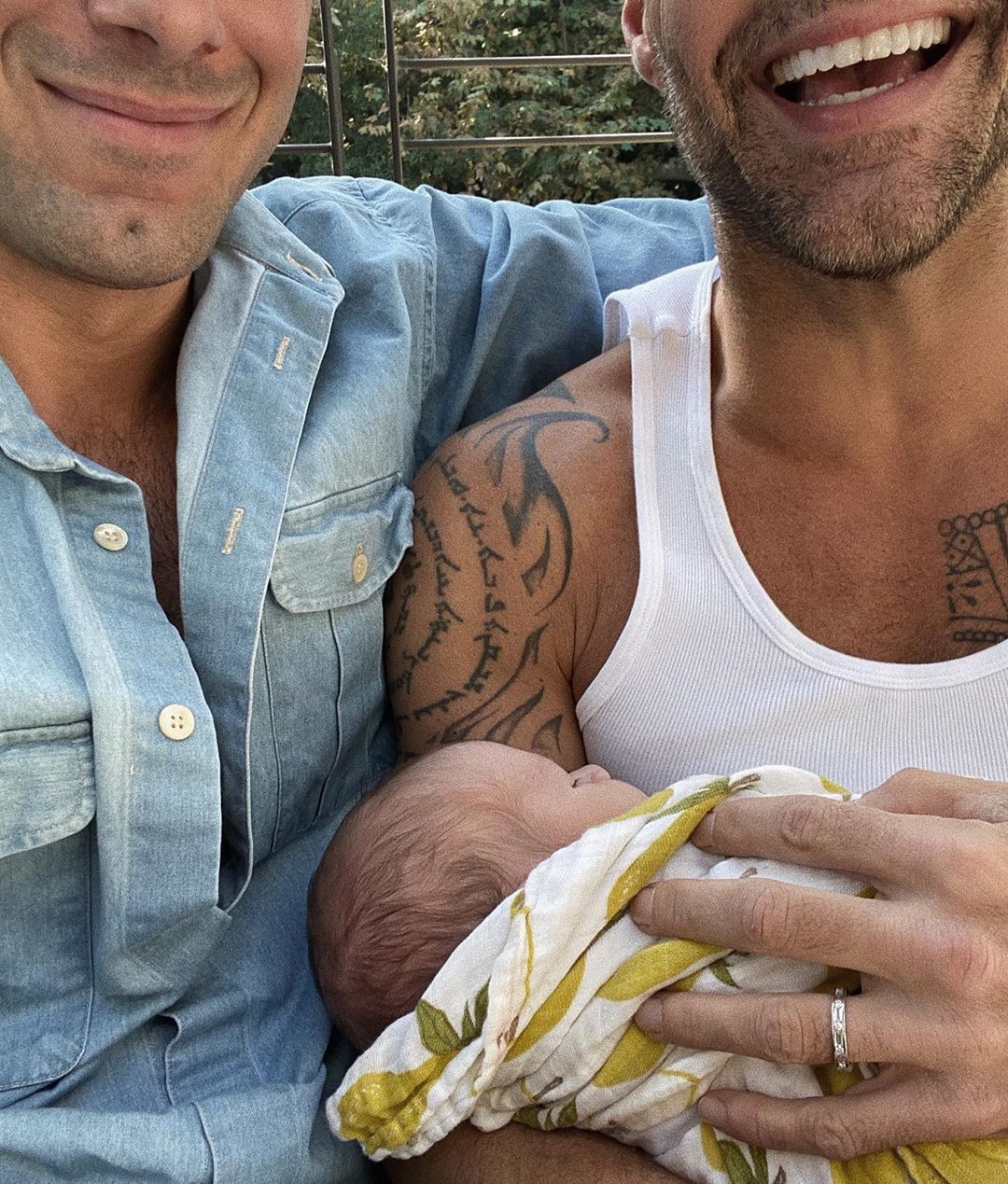O Ricky Martin και ο σύζυγός τους μόλις ανακοίνωσαν ότι απέκτησαν τέταρτο παιδί! [pics]