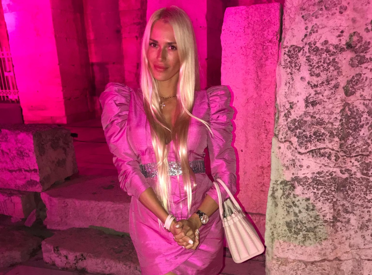 Βικτώρια Καρύδα: Ντυμένη στα ροζ, στη φωταγώγηση του Ηρωδείου για καλό σκοπό! Φωτογραφίες