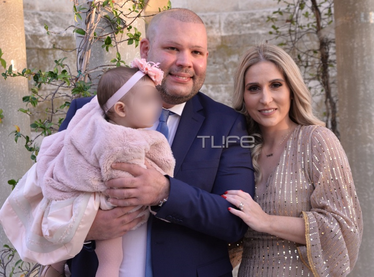 Ο Αιμίλιος Βουγιουκλάκης βάπτισε την κόρη του! Και το όνομα αυτής… Αλίκη – Φωτογραφίες