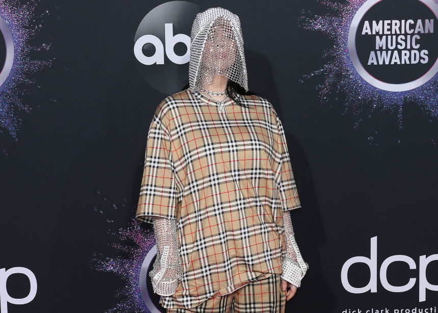 Μόνο η Billie Eilish θα εμφανιζόταν με αυτό το look στο red carpet