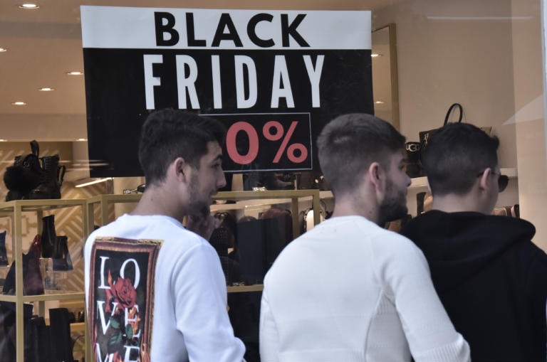 Black Friday: 5 κανόνες για να μην πιαστείτε… κορόιδα!