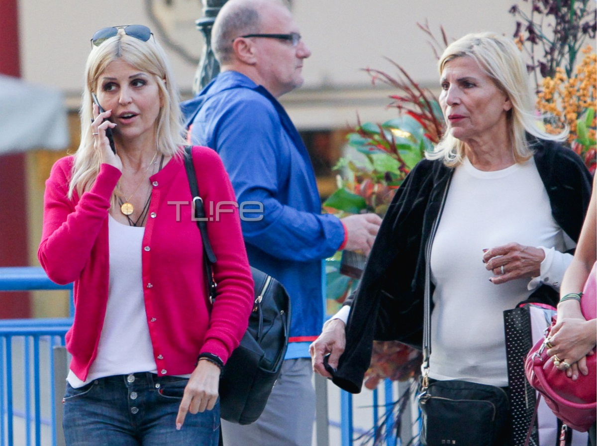 Έλενα Ράπτη: Βόλτα για αγορές στη Θεσσαλονίκη μαζί με την μητέρα της! [pics]