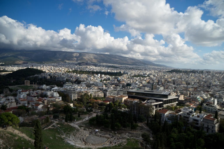 Καιρός: Σταδιακή βελτίωση το Σάββατο – Μέχρι 23 βαθμούς η θερμοκρασία