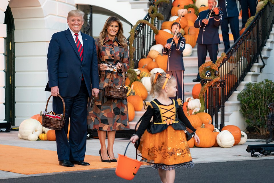 Melania και Donald Trump: Γιόρτασαν μεγαλοπρεπώς το Ηalloween στο Λευκό Οίκο! Φωτό και βίντεο