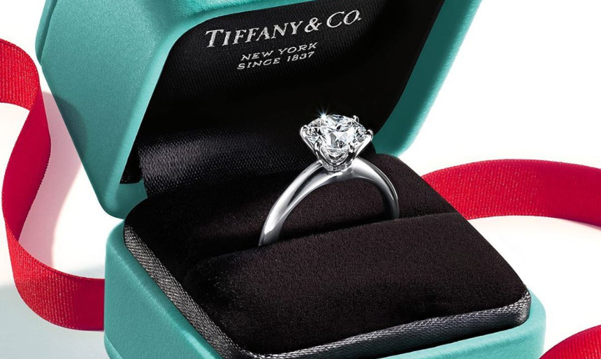 O όμιλος LVMH αγόρασε την Tiffany’s με ένα επικό ποσό