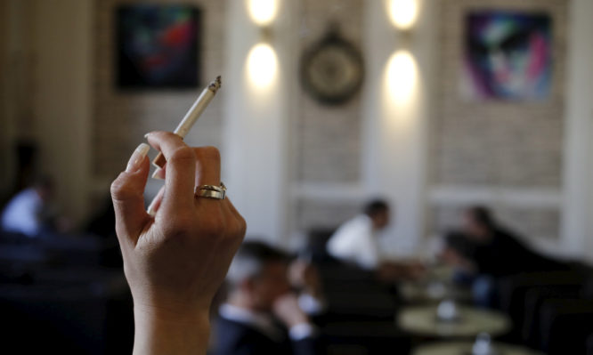 Κικίλιας για αντικαπνιστικό νόμο: «Θα επιδοτήσουμε θερμάστρες